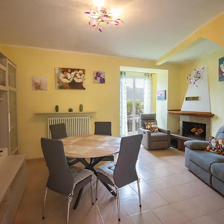 Apartment La Piccola Parigi Lezzeno