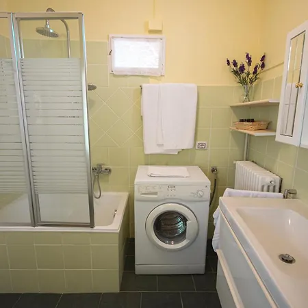 La Piccola Parigi Lezzeno